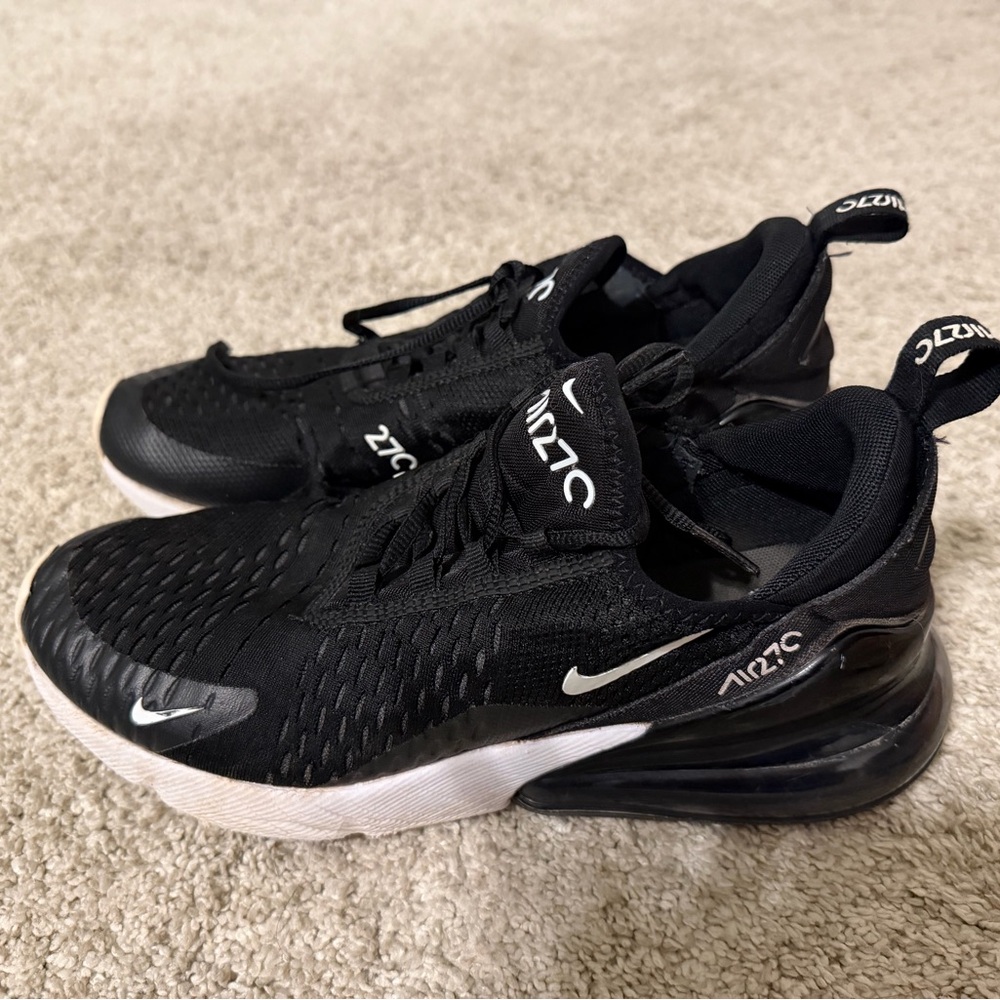 Nike Women’s Air 270’s black size 9.5